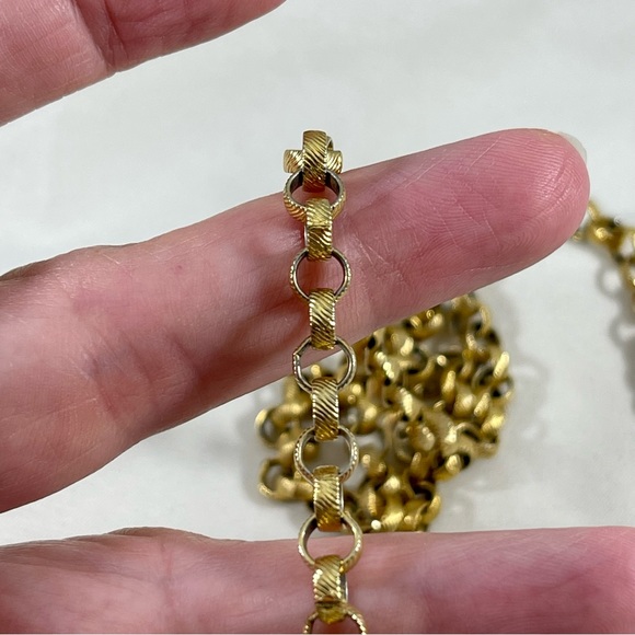Vintage Park Lane necklace chain in gold tone with unique textured links. - Picture 8 of 9